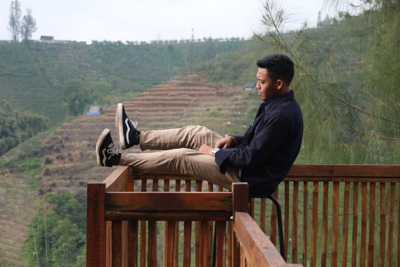 DESTINASI WISATA DALAM PERSPEKTIF HUKUM ISLAM (Wisata Sumber Sirah) DESTINASI WISATA DALAM PERSPEKTIF HUKUM ISLAM (Wisata Sumber Sirah)